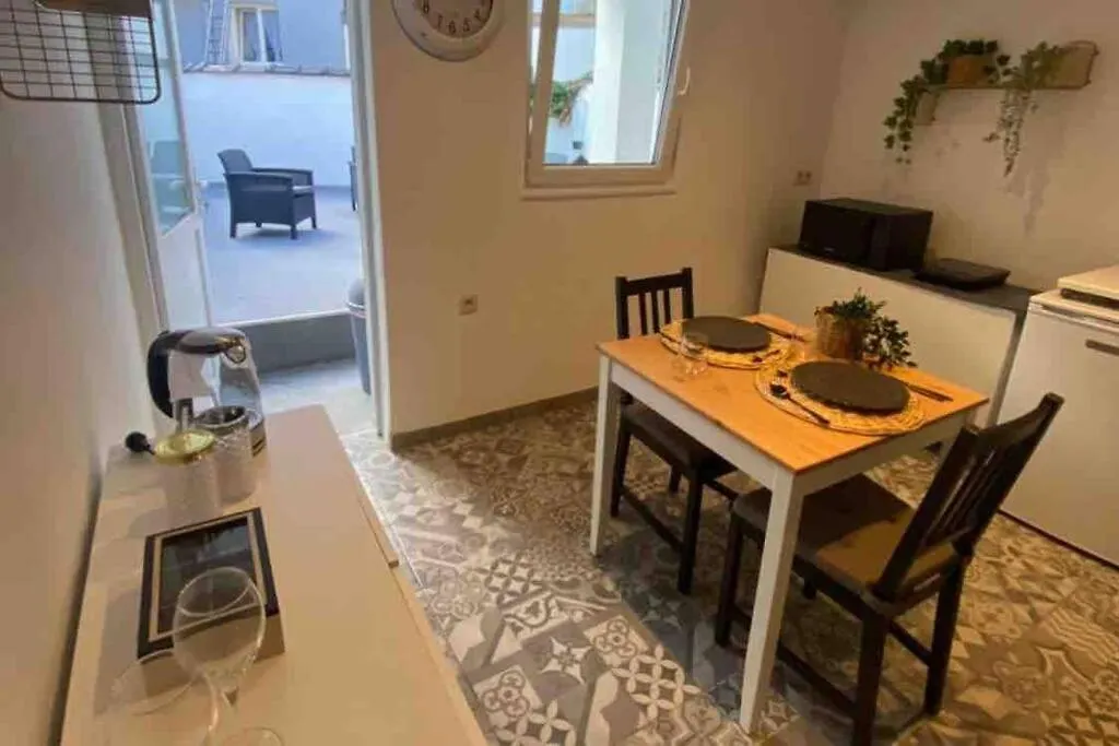Superbe Appartement Full Equipe Avec Une Cour Exterieur بروكسل
