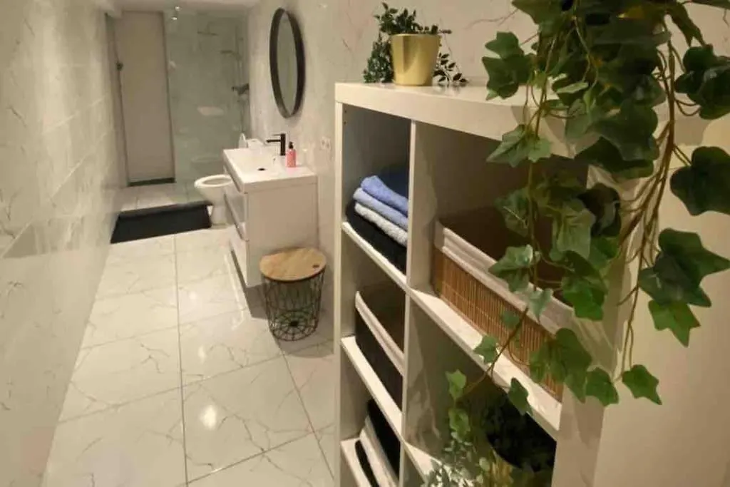Superbe Appartement Full Equipe Avec Une Cour Exterieur بروكسل