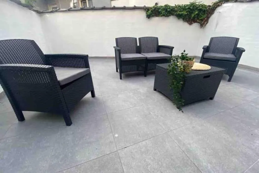 Superbe Appartement Full Equipe Avec Une Cour Exterieur بروكسل شقة